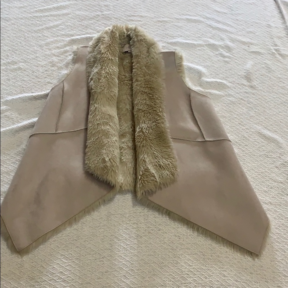 LOFT  FAUX FUR VEST